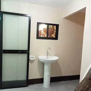 House, 3 Bedrooms, Accessible, Smoking | Bathroom
