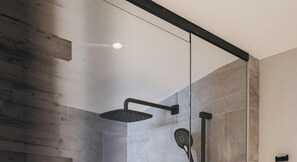 Suite, Balcony | Bathroom | Free toiletries, hair dryer, towels, soap - VAYA Post Montafon (Gaschurn)