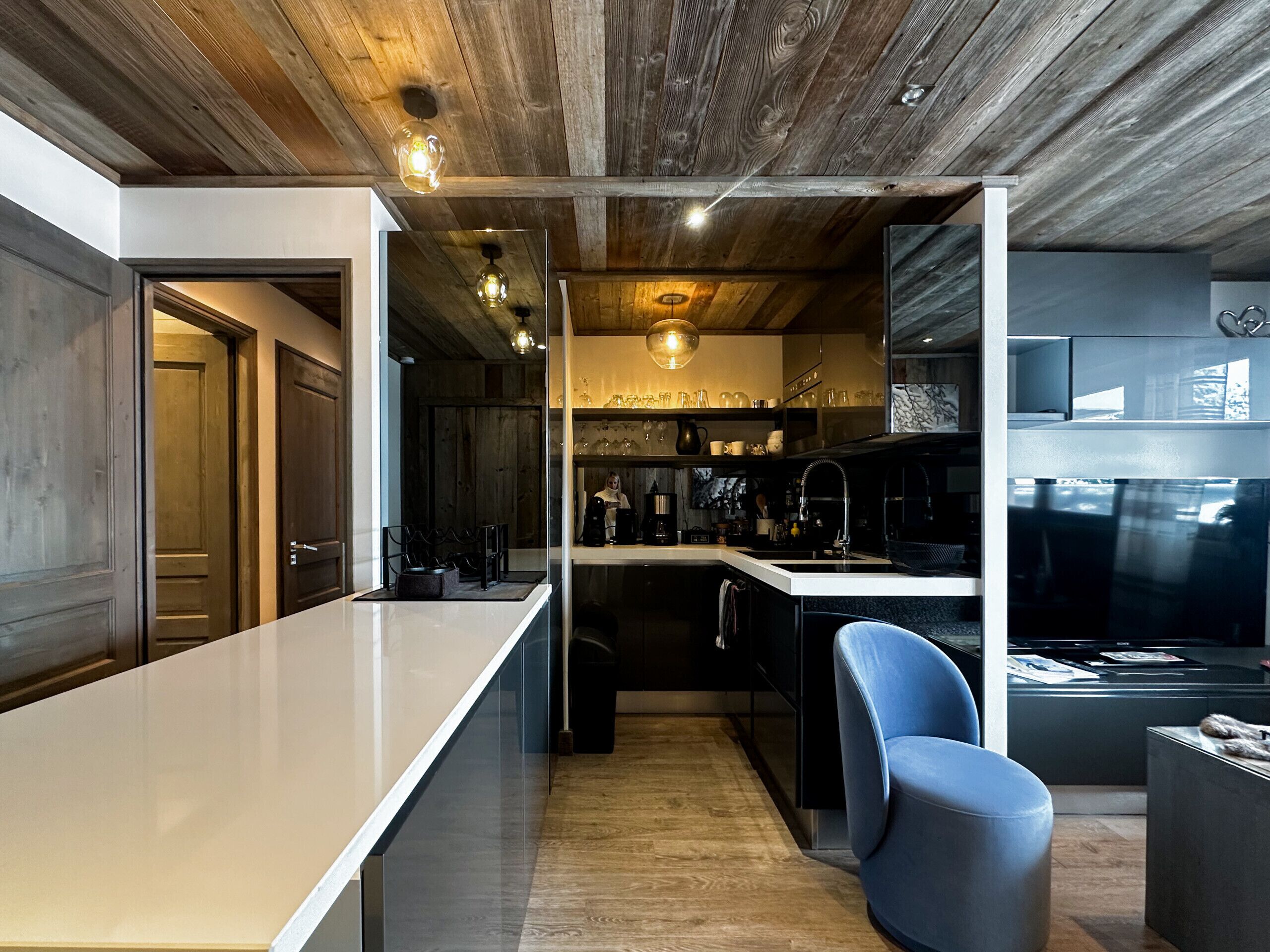 Fridge, microwave, dishwasher, coffee/tea maker