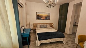 WiFi, bed sheets - Suite Saint Remy Castello Room with Wi-Fi and Air Conditioning (Cagliari)