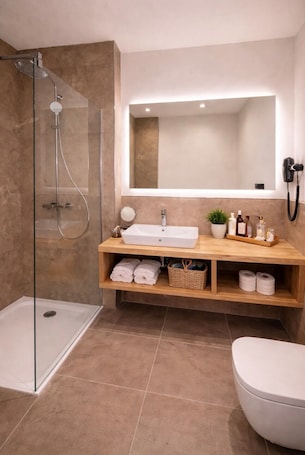 Standard Double Room, Private Bathroom | Bathroom. The Ks Hotel