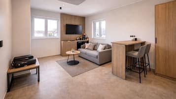 Deluxe Studio, Kitchen | Living area
