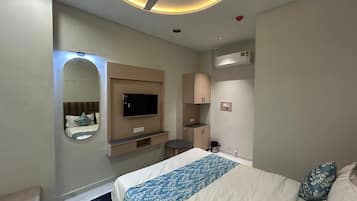 Luxury Room | Laptop workspace, WiFi (free)