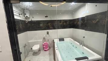 Kamar Mewah | Kamar mandi | Handuk, sabun, dan sampo