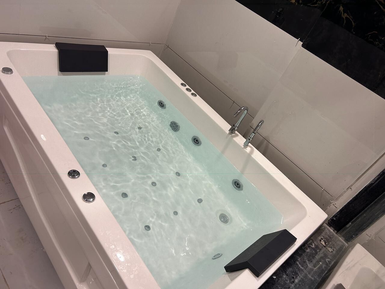 Luxury Room | Bathroom