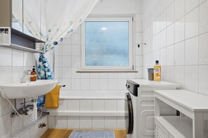 Shower, hair dryer, towels - Central Location – Garage – Balcony – Near University – WiFi (Wuppertal)