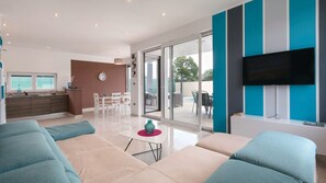 TV - Villa Tony by Villas Guide (Peroj)