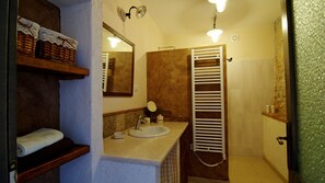 Shower, hair dryer, towels - Villa Milica by Villas Guide (Barban)
