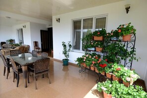 Outdoor dining - Argopalace (Kutaisi)