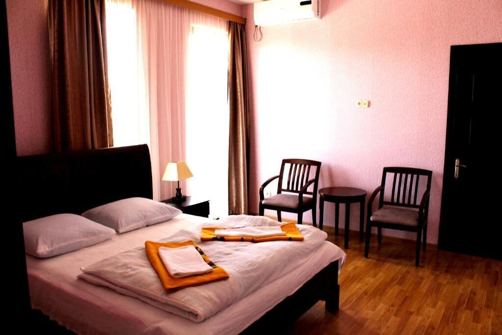 In-room safe, free WiFi