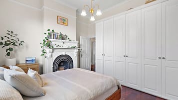 3 bedrooms, desk, iron/ironing board, free WiFi