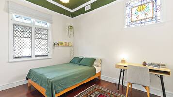 3 bedrooms, desk, iron/ironing board, free WiFi