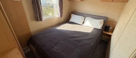 2 bedrooms, iron/ironing board, WiFi (free), bed sheets