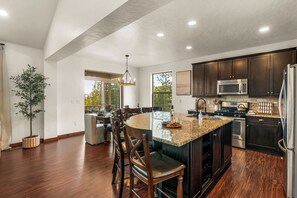 Fridge, microwave, oven, stovetop - NEW Ski-In/Out at Granby Ranch- Epic Views + Fun (Granby)