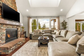 Smart TV, fireplace, video games, books - NEW Ski-In/Out at Granby Ranch- Epic Views + Fun (Granby)