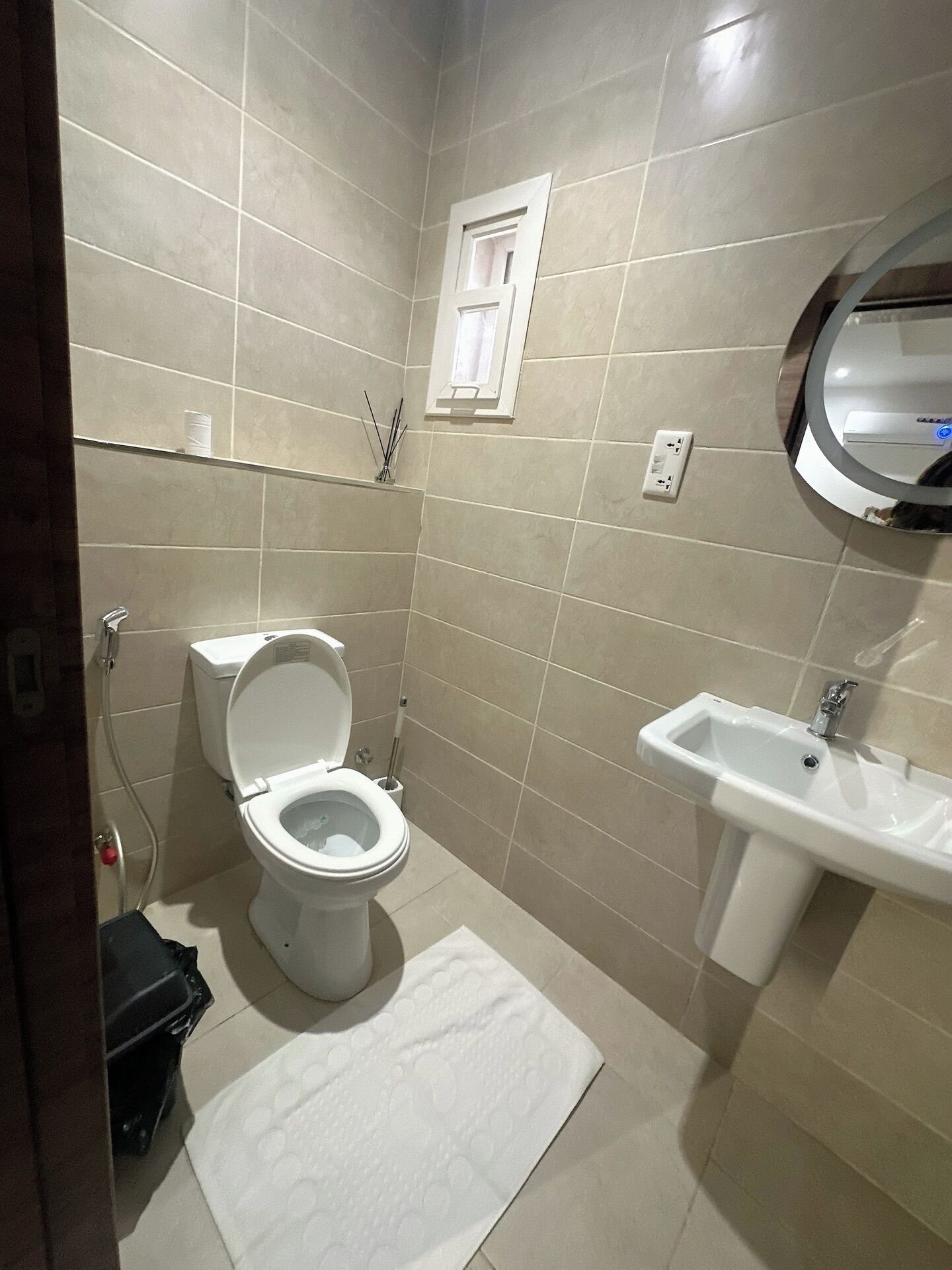 Quarto luxo, sacada, vista para a cidade | Banheiro | Secador de cabelo, toalhas de banho, sabonete, shampoo