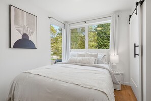 2 bedrooms, desk, iron/ironing board, free WiFi - [NEW] 2BR2BA Seattle Capitol Hill Retreat w/ Rooftop, BBQ, AC, Parking Pass (Seattle)