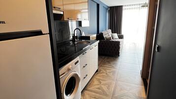 Deluxe Apartment, 1 Queen Bed with Sofa bed, Non Smoking, City View | Interior