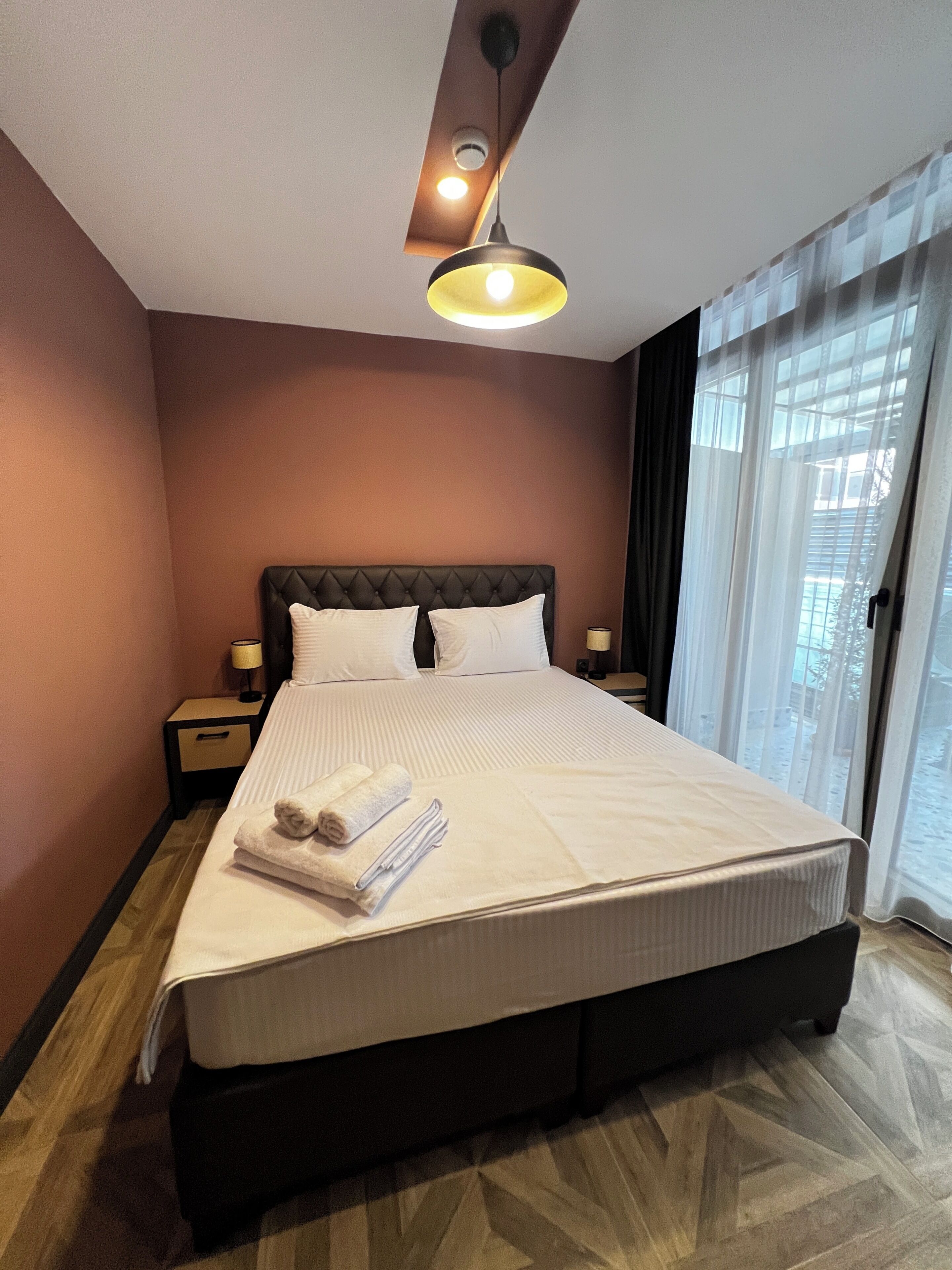 Apartamento luxo, para não fumantes, vista para a cidade | Escrivaninha, espaço de trabalho para notebook, cortinas blackout