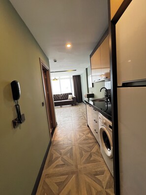 Deluxe Apartment, 1 Queen Bed with Sofa bed, Non Smoking, City View | Interior