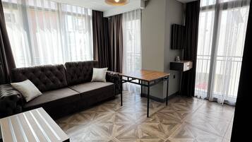 Deluxe Apartment, 1 Queen Bed with Sofa bed, Non Smoking, City View | Living area