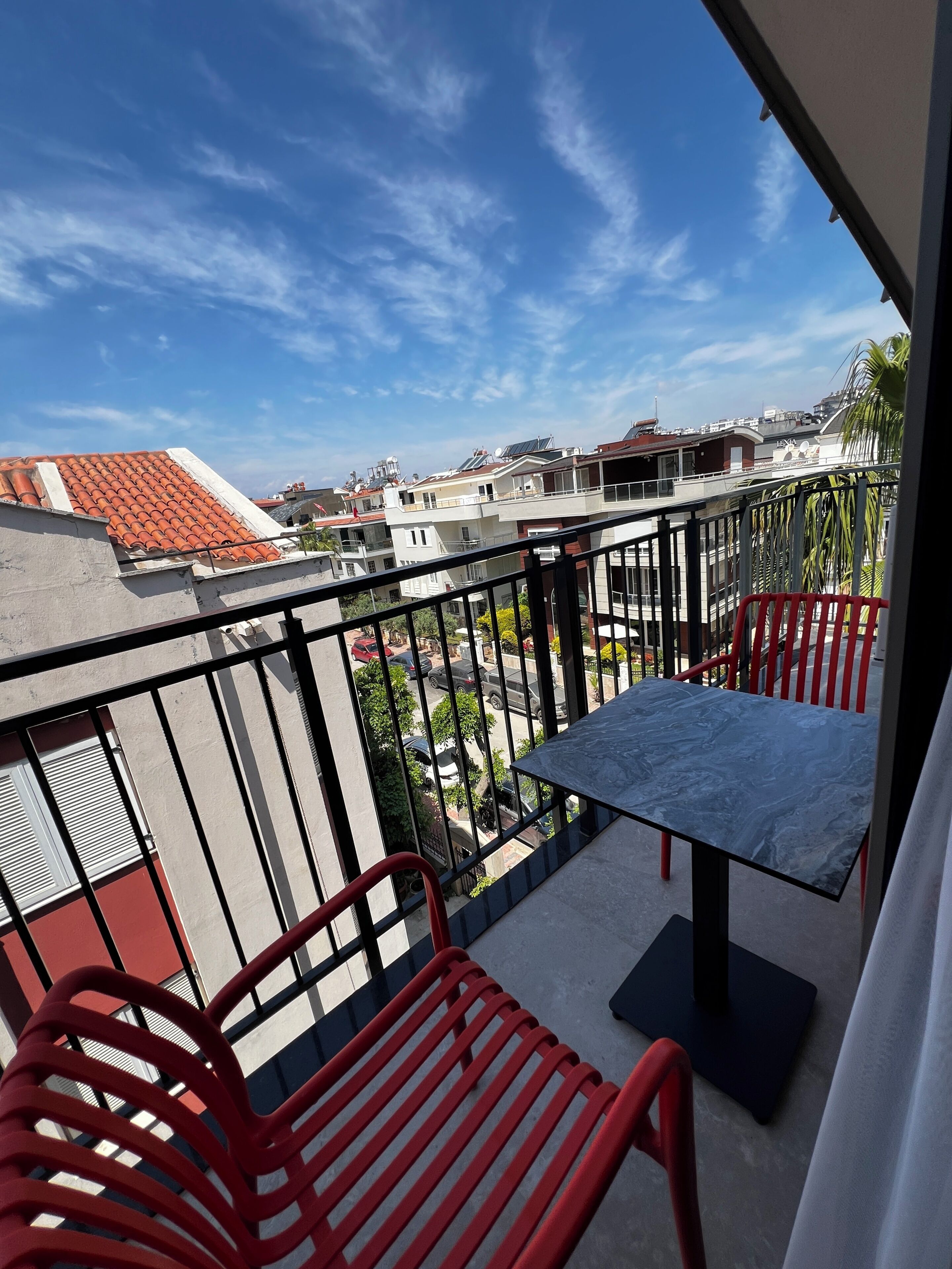 Apartamento luxo, 1 cama Queen e sofá-cama, para não fumantes, vista para a cidade | Opções para refeição ao ar livre