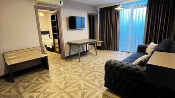 Deluxe Apartment, 2 Bedrooms, Non Smoking, Courtyard View | Ruang tamu