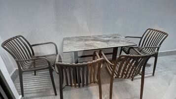 Deluxe Apartment, 2 Bedrooms, Non Smoking, Courtyard View | Bahagian dalam