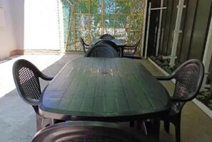 Outdoor dining