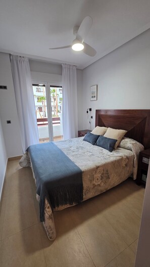 Ferros/tábuas de passar roupa, Wi-Fi, roupa de cama