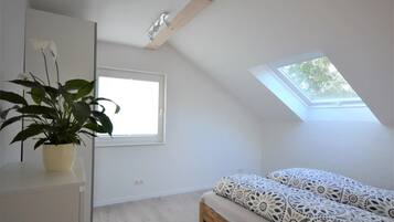 Bügeleisen/Bügelbrett, WLAN, Bettwäsche