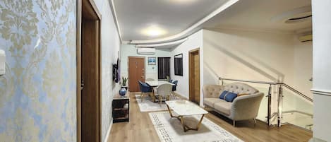 Departamento familiar, balcón, vista a la ciudad | Interior