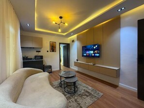 Familienapartment, Balkon, Stadtblick | Wohnbereich