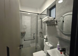 Bruser, håndklæder, Sæbe, Toiletpapir