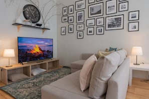 TV - ~Danube apartment in ambient style with smart TV~ (Vienna)