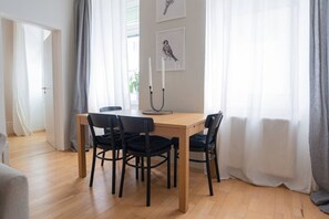 Dining - ~Danube apartment in ambient style with smart TV~ (Vienna)