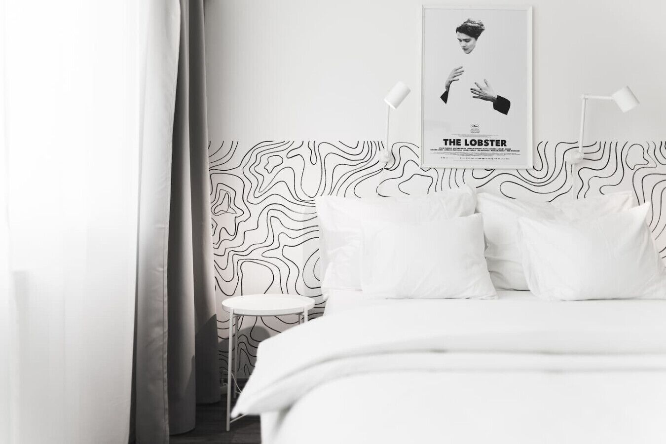 Desk, iron/ironing board, WiFi, bed sheets