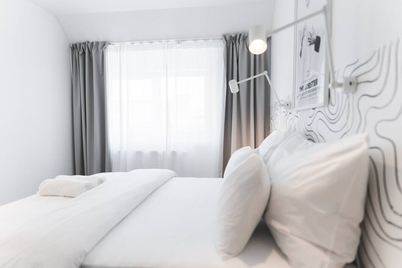 Desk, iron/ironing board, WiFi, bed sheets