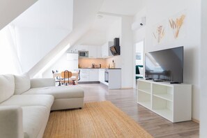 TV - Apartment by Praterstern 38 (Vienna)