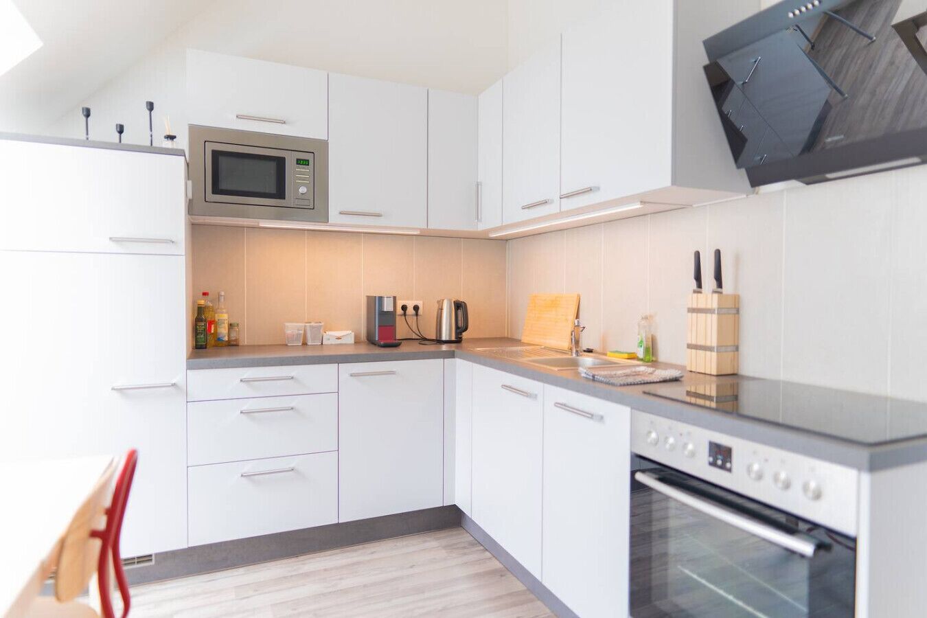 Coffee/tea maker, fridge, microwave, oven