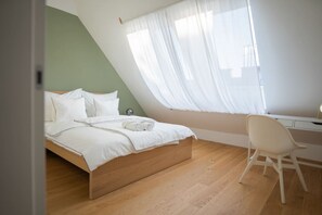 Desk, iron/ironing board, WiFi, bed sheets - Cozy Penthouse with a terrace by Schönbrunn Palace (Vienna)
