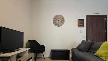 Appartamento, 2 camere da letto, vista città | Area soggiorno