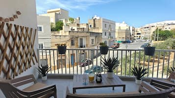 Apartment, 2 Bedrooms, City View | Outdoor dining