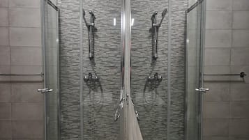 Apartment, 2 Bedrooms, City View | Bathroom