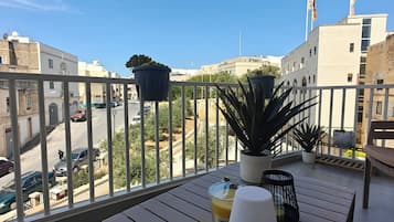 Apartment, 2 Bedrooms, City View | Outdoor dining