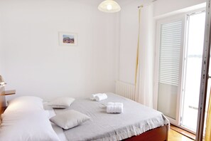 Room - Seafront apartment on the Island of Rab (Rab)