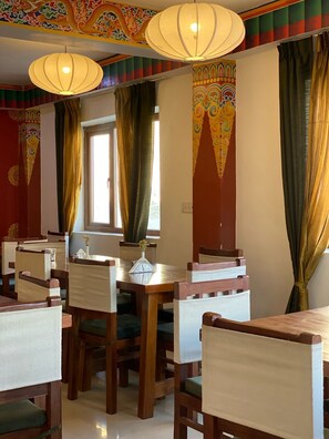 Quarto casal luxo, vista para a montanha | Opções para refeição