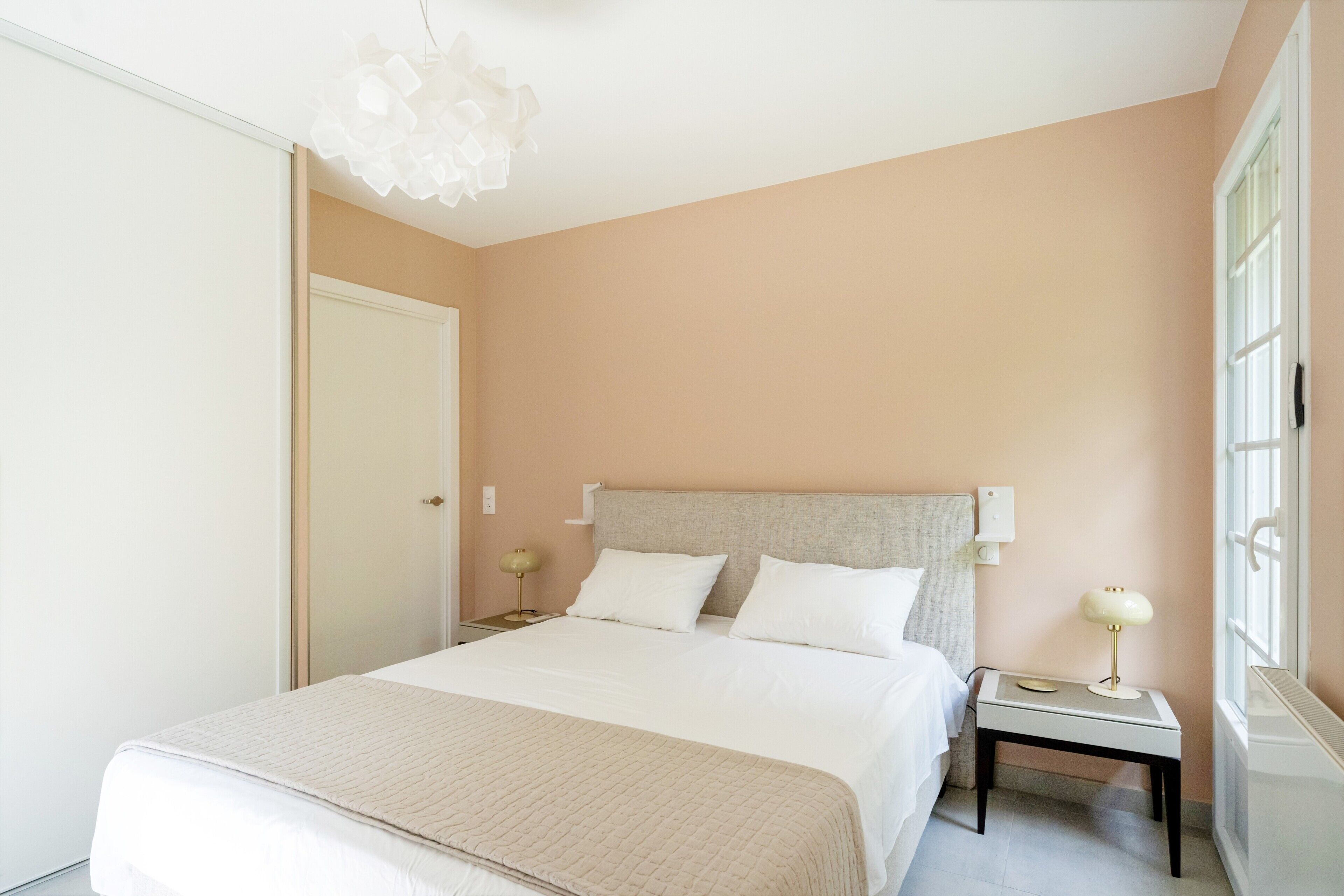 2 chambres, fer et planche à repasser, Wi-Fi, draps fournis