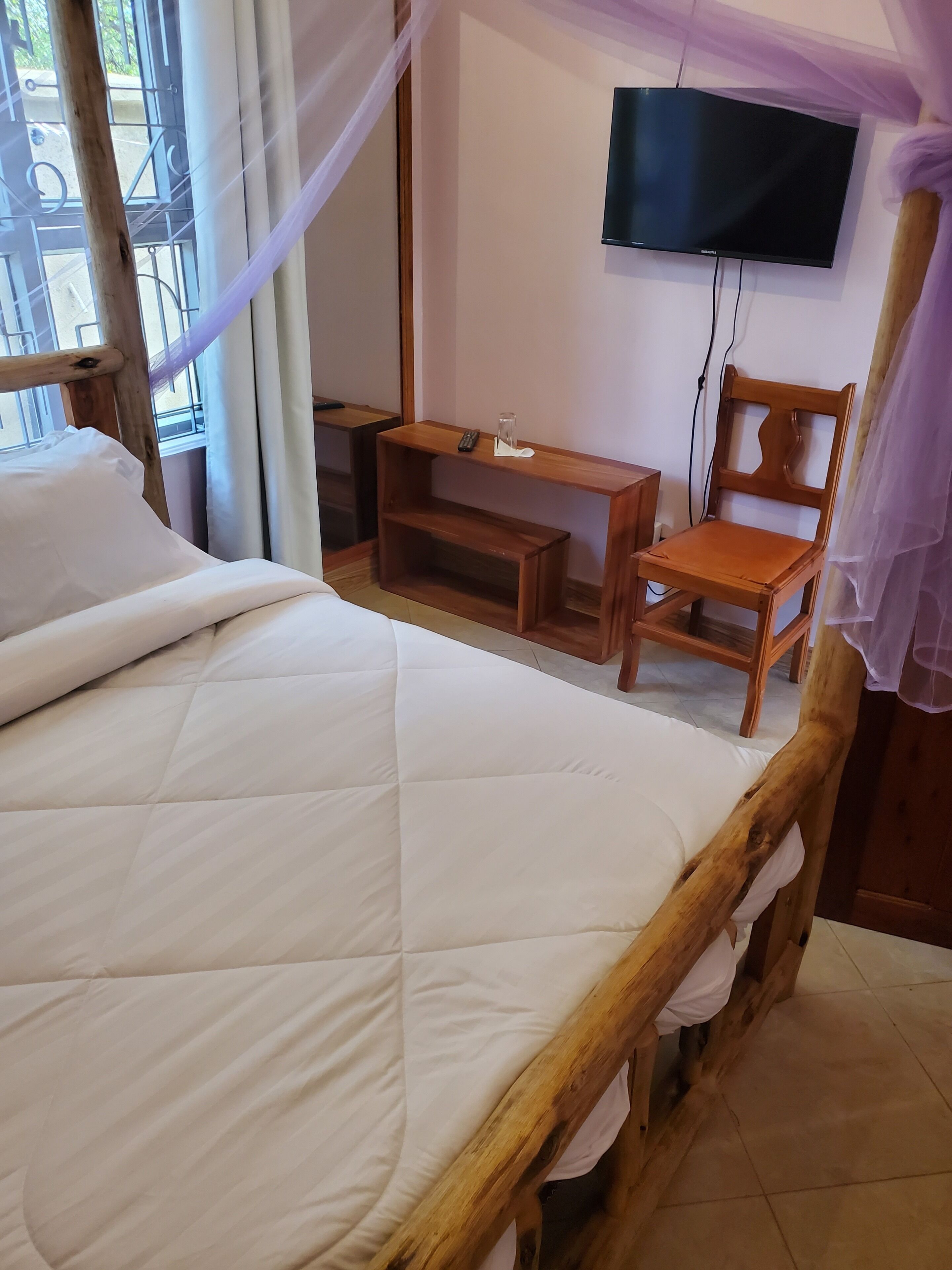 Chambre Triple Confort, balcon | Espace de travail pour ordinateur portable, rideaux occultants