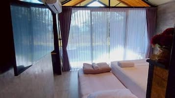 Room, Mountain View | Free WiFi, bed sheets